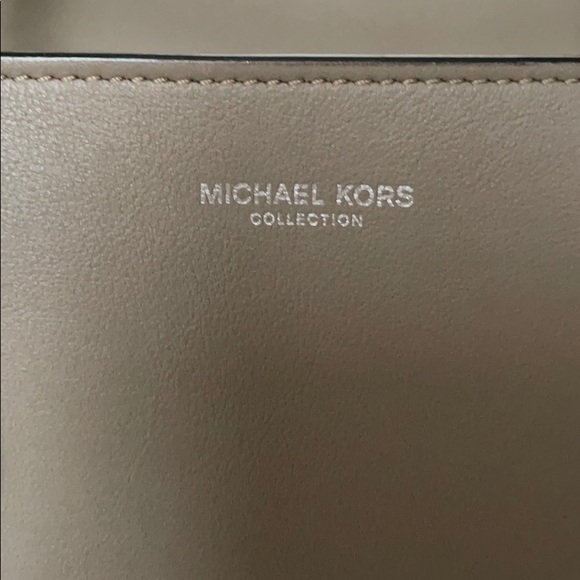 Michael Kors Collection Gracie Tote - Picture 3 of 16